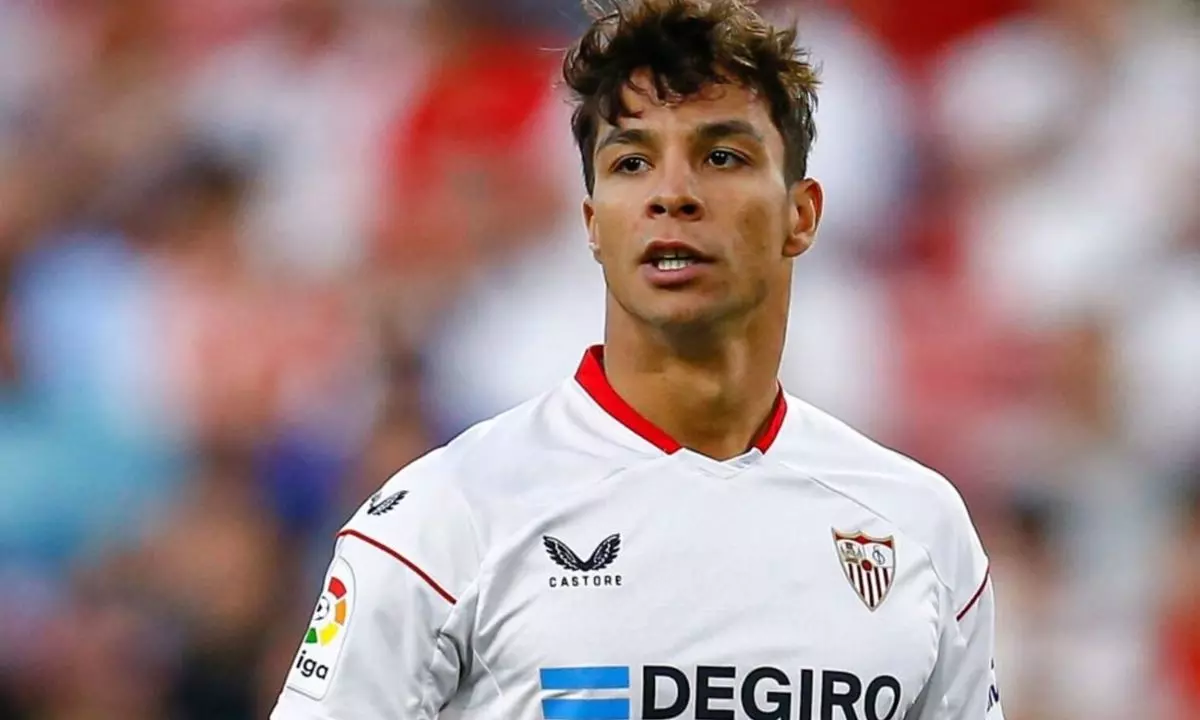 São Paulo negocia com o meia espanhol Óliver Torres, do Sevilla
