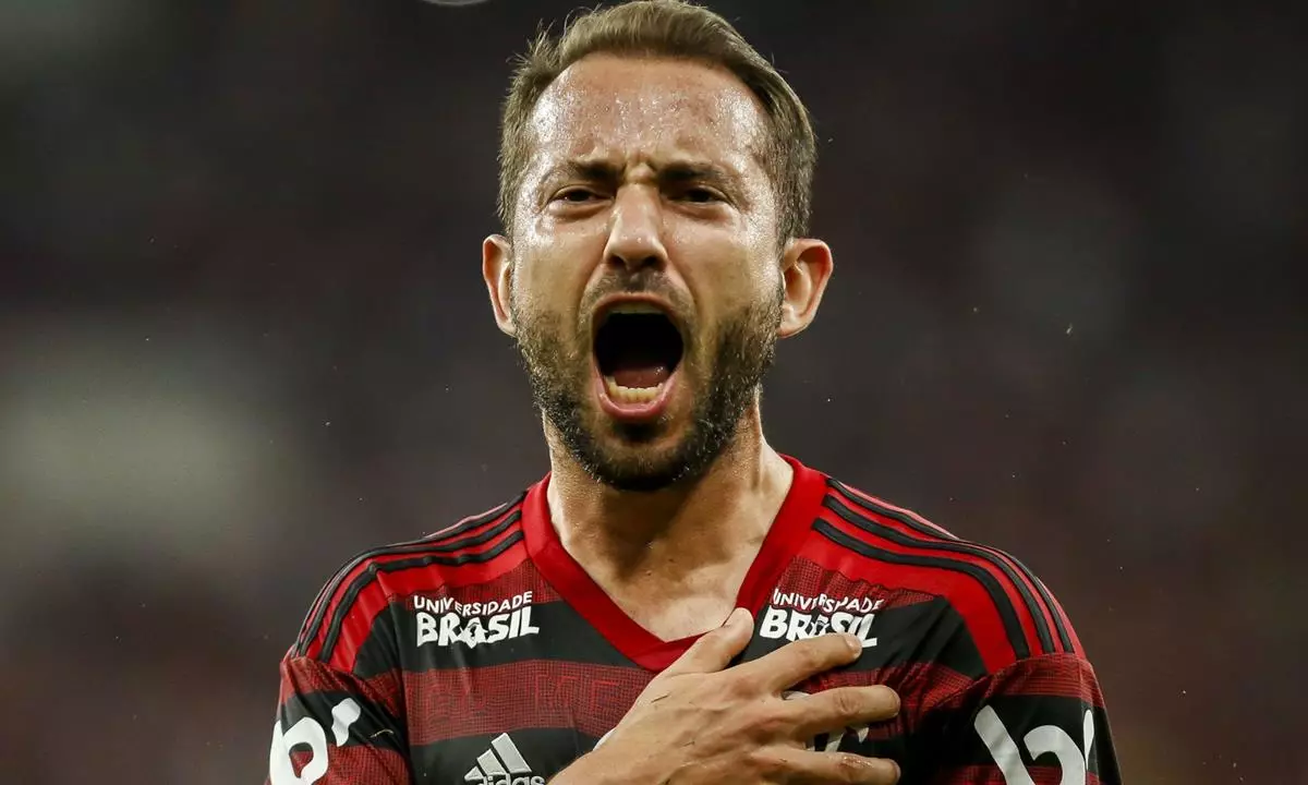 São Paulo pode fechar pré-contrato com meia-atacante Éverton Ribeiro