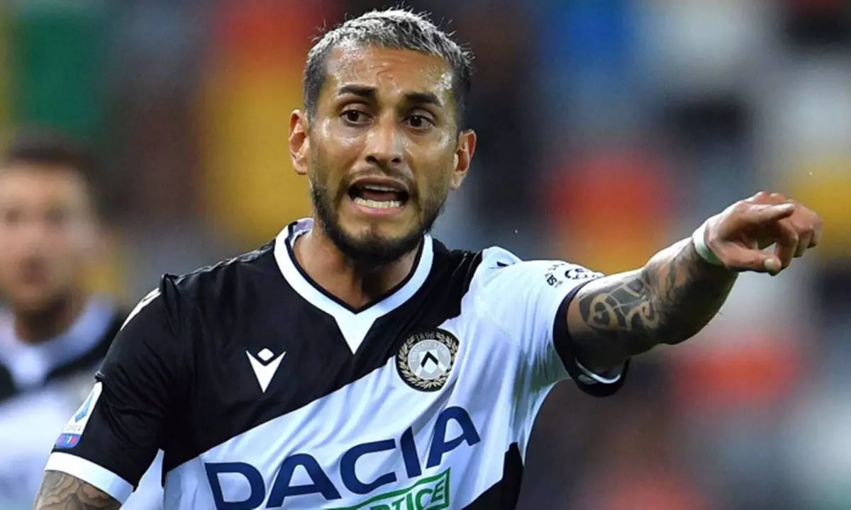Santos supera Besiktas e deve anunciar o argentino Roberto Pereyra