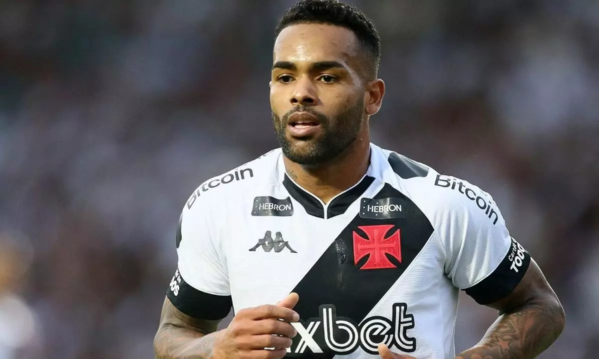 De saída do Vasco, Alex Teixeira interessa a clubes rivais do Brasileirão