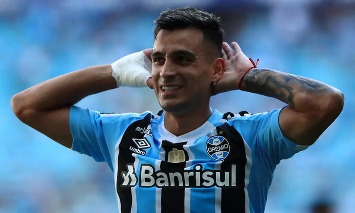 Grêmio responde investidas de Fluminense e Palmeiras por Cristaldo