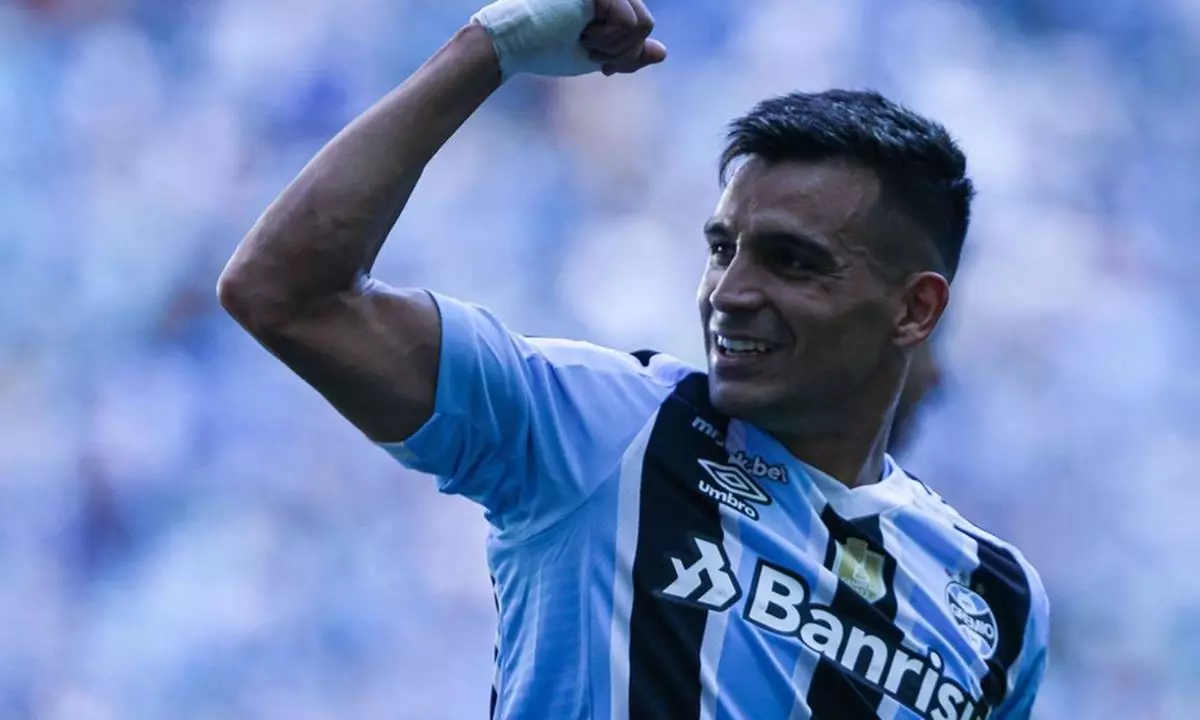 Palmeiras demonstra interesse em Cristaldo, destaque do Grêmio