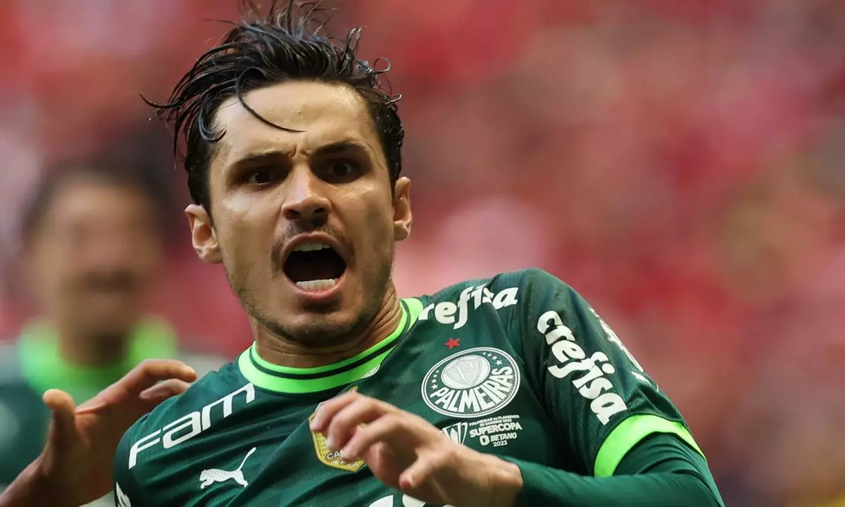 Raphael Veiga pode deixar o Palmeiras em negociação inesperada