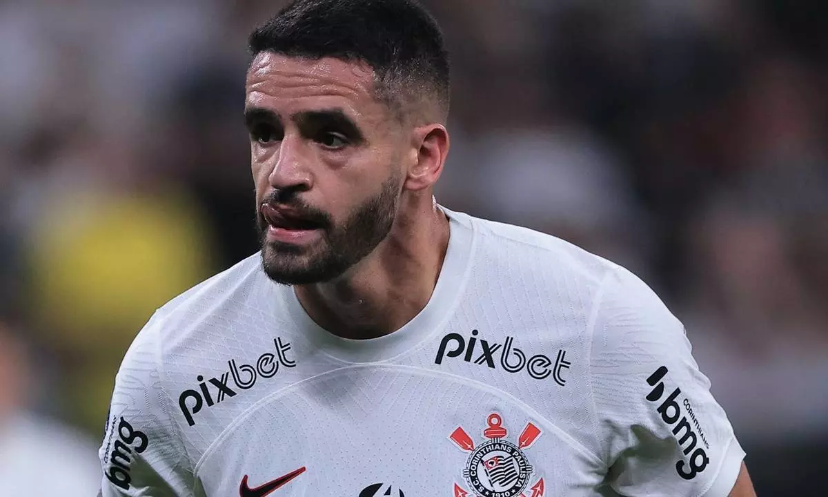Corinthians é informado que Renato Augusto pode assinar com rival