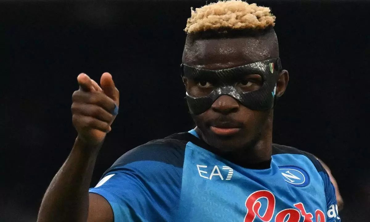 Arsenal, Chelsea, Real Madrid e United disputam Victor Osimhen