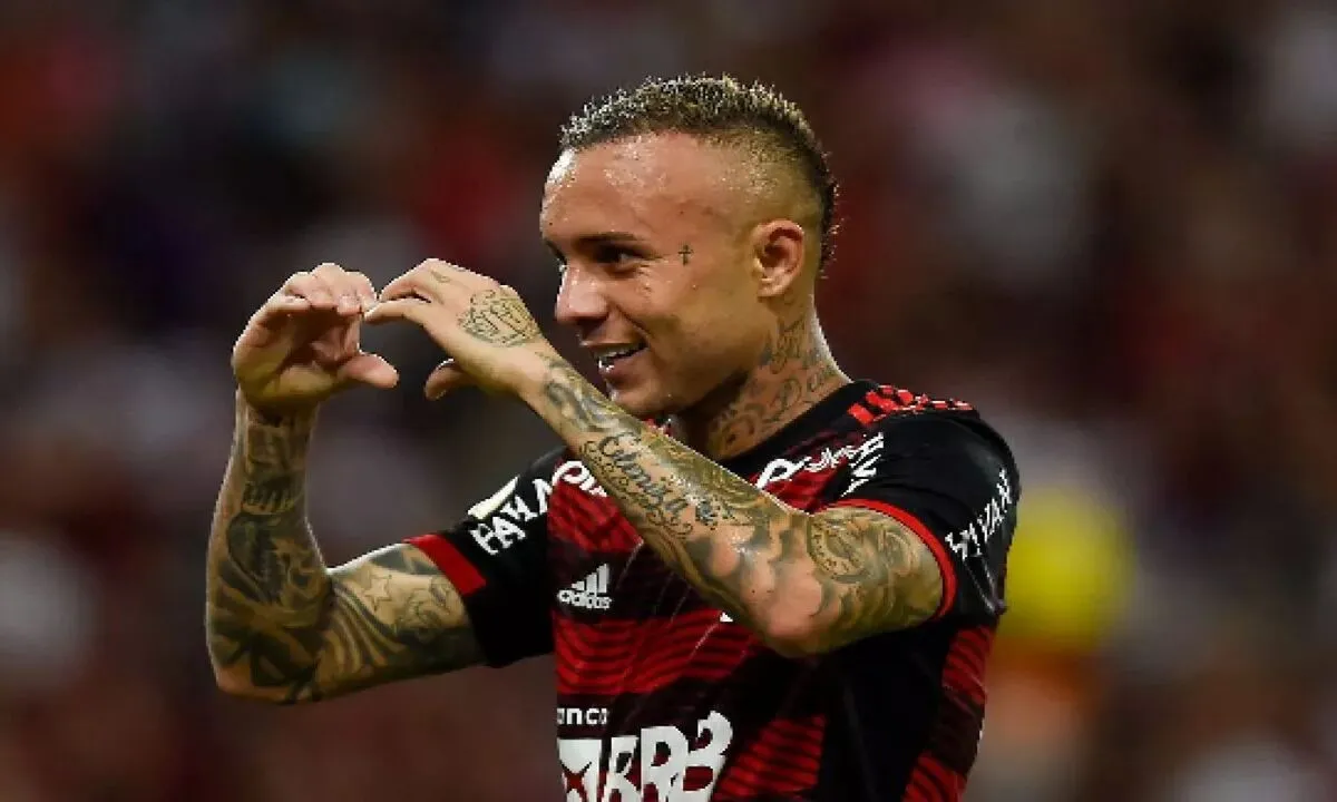 Corinthians prepara proposta ao Flamengo por Everton Cebolinha