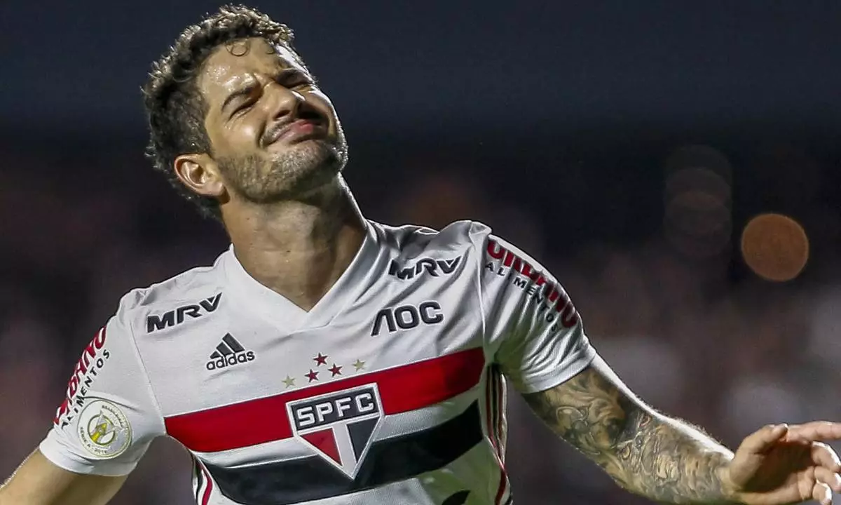 Em final de contrato, Alexandre Pato interessa a três clubes brasileiros