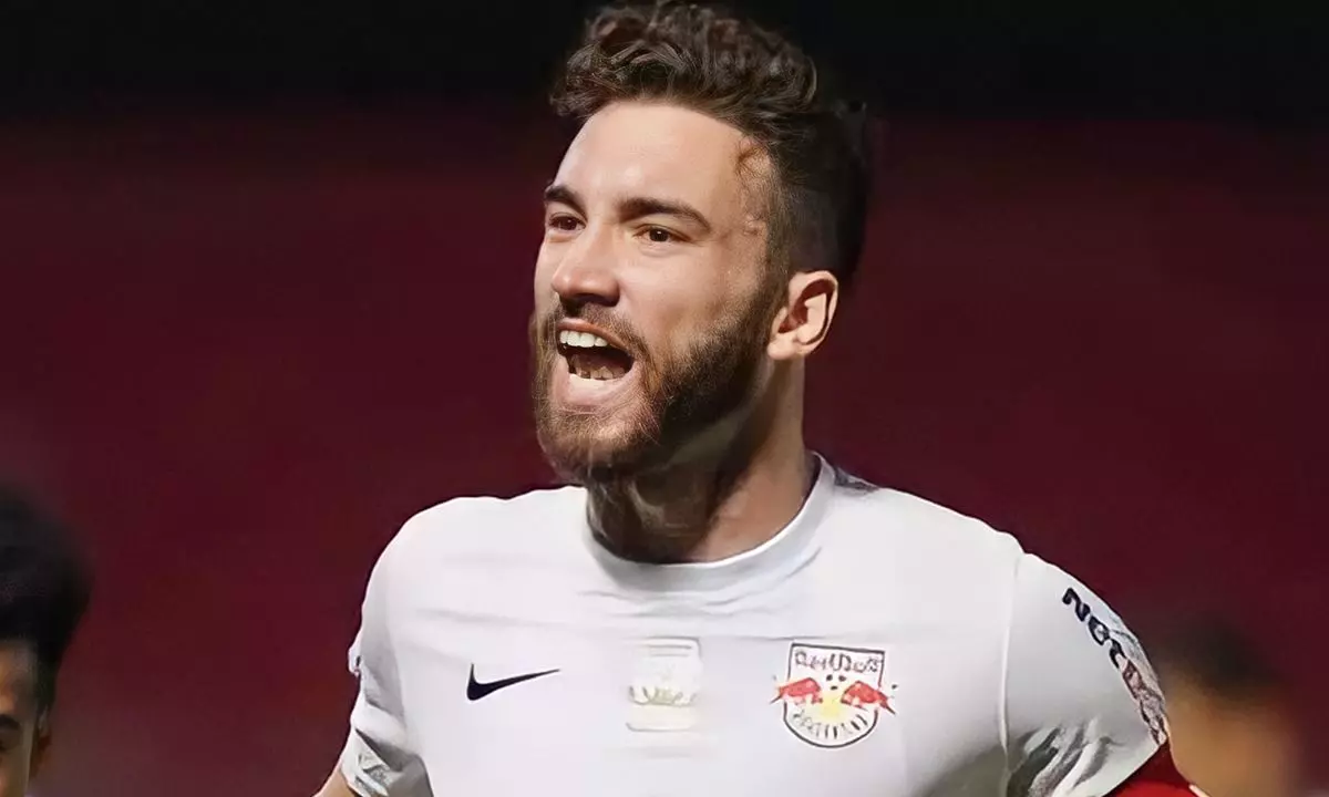 A pedido de Tite, Flamengo prepara proposta pelo zagueiro Léo Ortiz