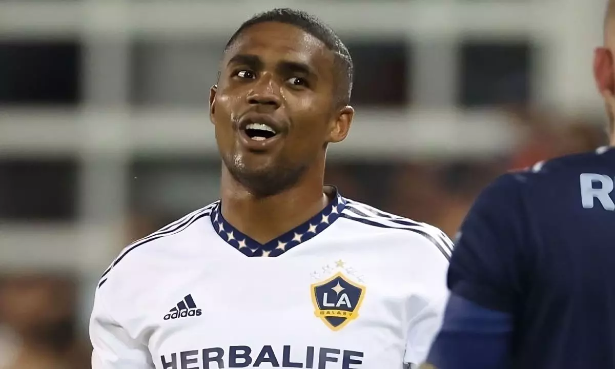Douglas Costa aceita reduzir salários para retornar ao futebol brasileiro