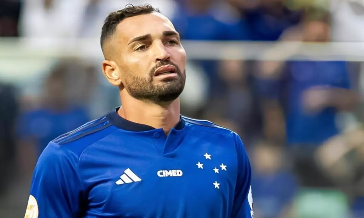 Gilberto deve rescindir com Cruzeiro e interessa a dois clubes brasileiros