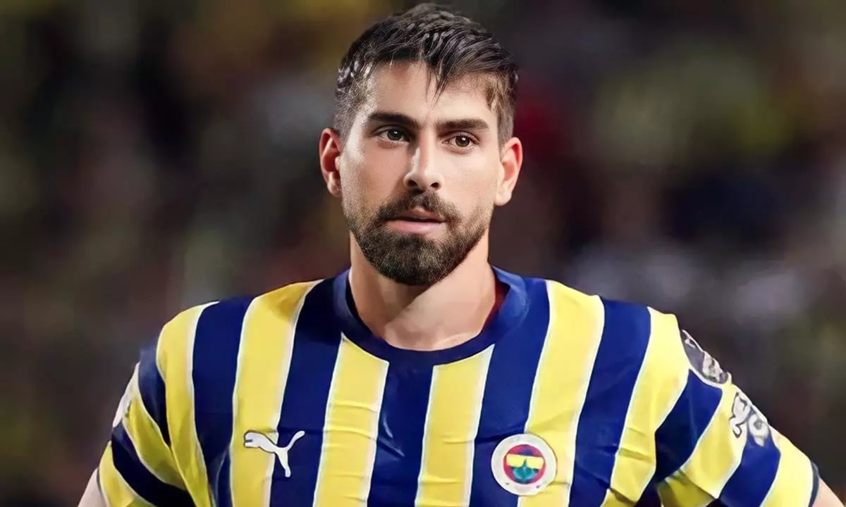 Palmeiras busca contratação do zagueiro Luan Peres, do Fenerbahçe