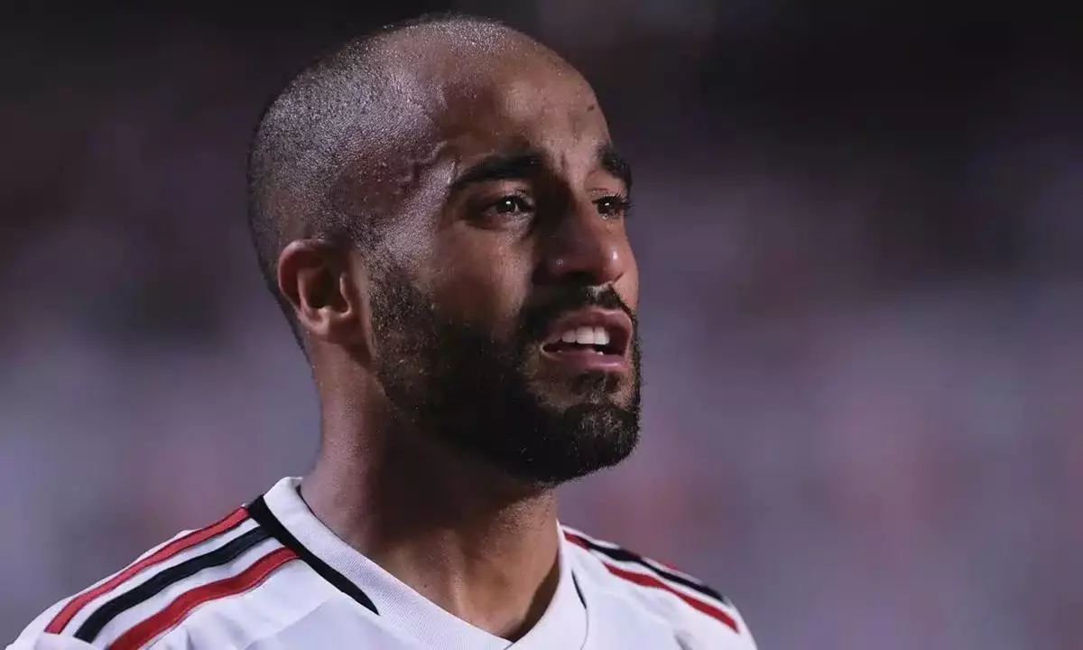 Em final de contrato, Lucas Moura é sondado por rival do São Paulo