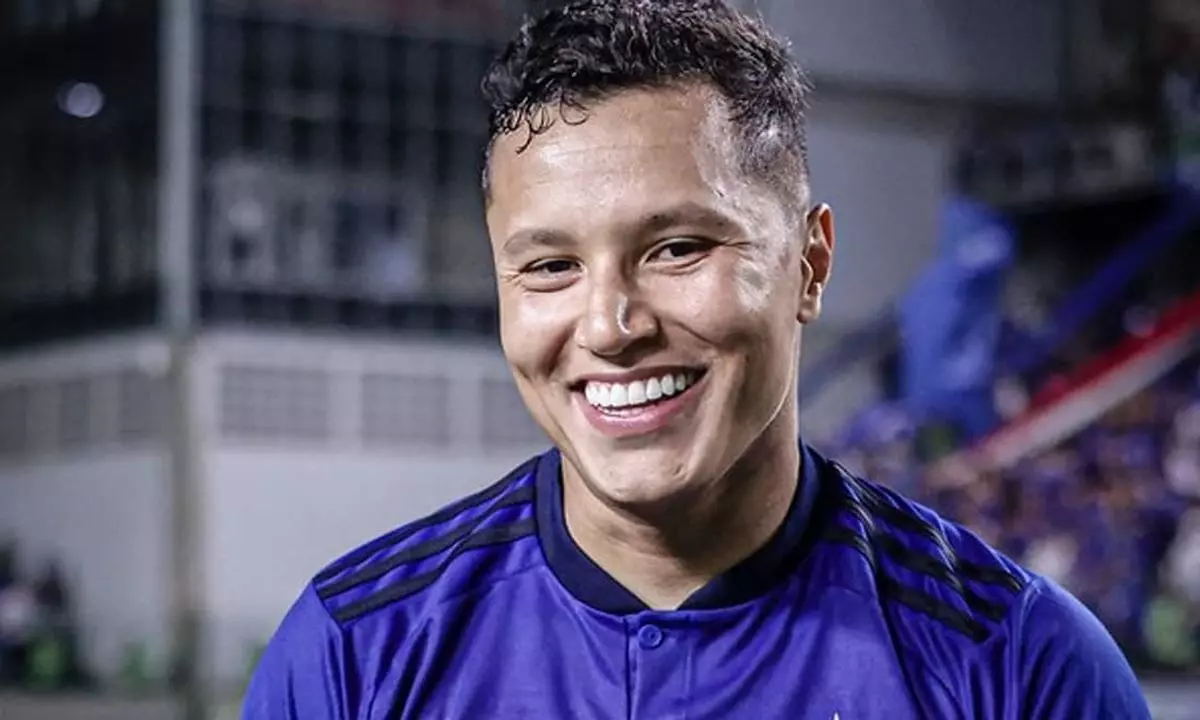 Mano Menezes indica ao Corinthians o lateral Marlon, do Cruzeiro