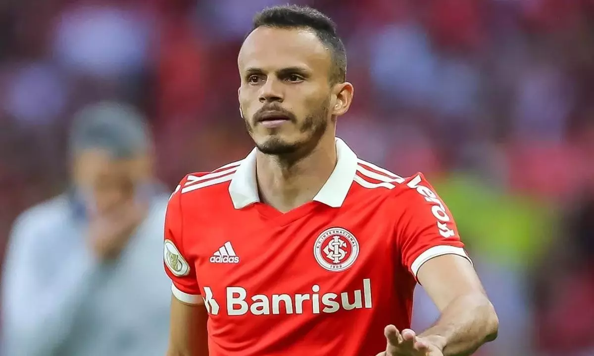 Dorival Júnior indica e São Paulo busca a contratação do lateral Renê