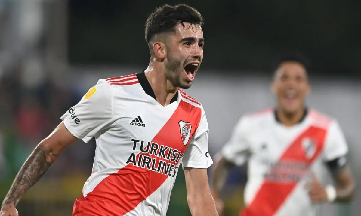 Flamengo disputa com o Porto a contratação de Santiago Simón