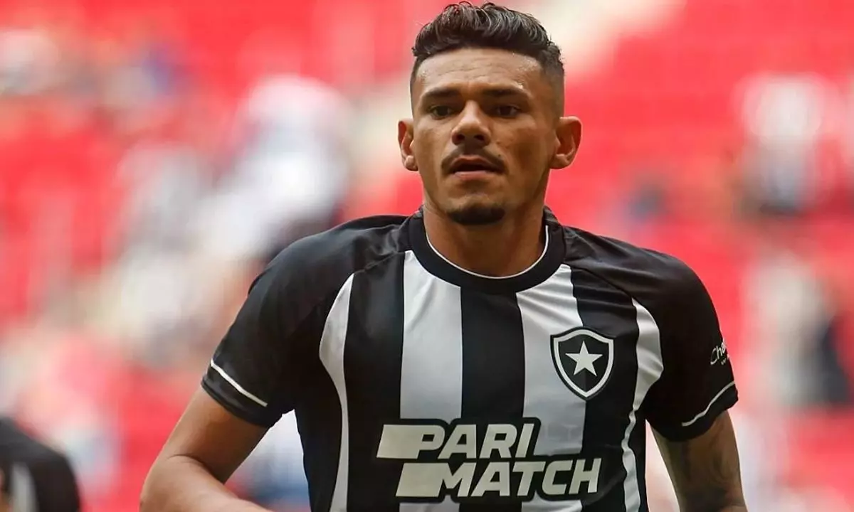 Palmeiras avança em proposta por Tiquinho Soares, do Botafogo