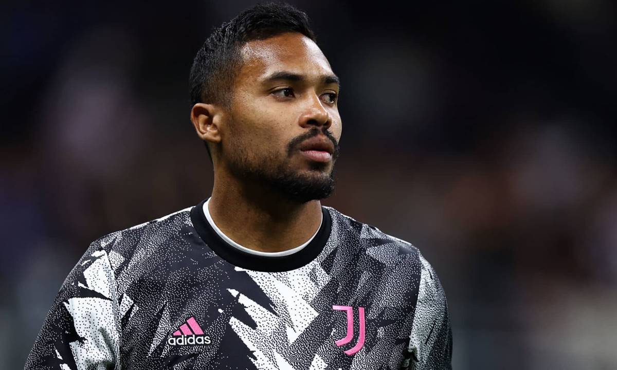 Santos quer pré-acordo com Alex Sandro e assinatura com futura diretoria