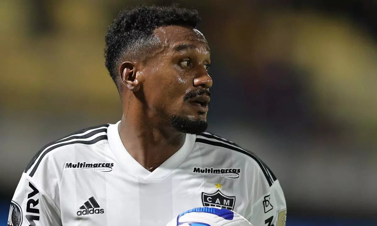 Renato Portaluppi pede e Grêmio monitora o meia-atacante Edenílson