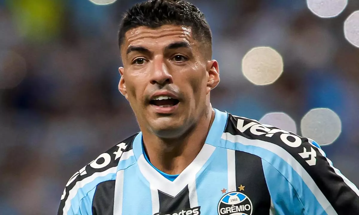 Boa fase pode fazer Luis Suárez rever futuro e permanecer no Brasil