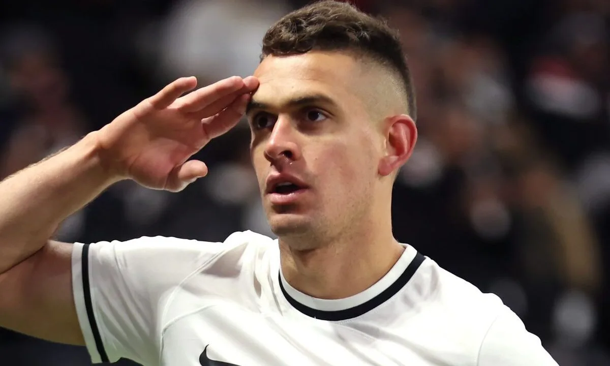 Palmeiras volta procurar Rafael Borré e Frankfurt define preço do atacante