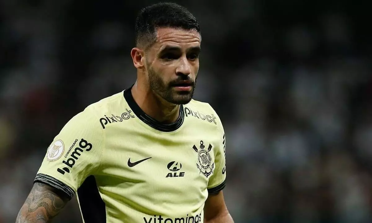 Três times do Brasileirão disputam Renato Augusto, de saída do Corinthians