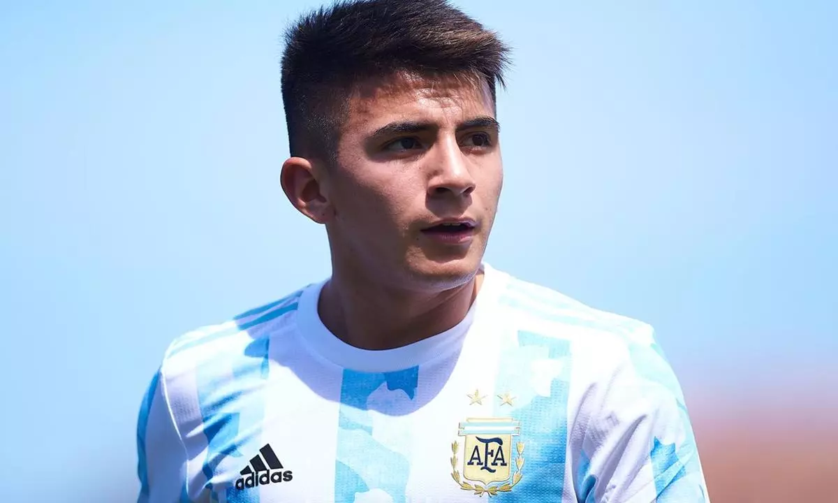 Palmeiras tenta ‘chapéu’ em europeus para fechar com Thiago Almada