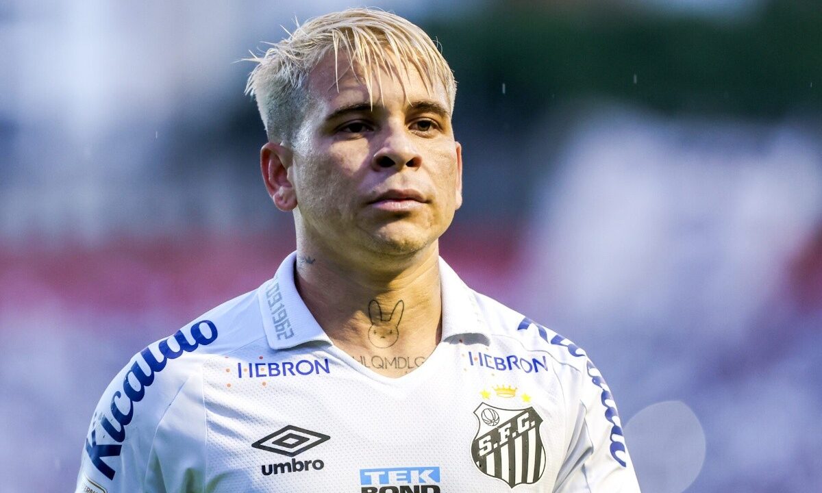 Em alta no Santos, Soteldo tem nome cobiçado por rival do Brasileirão