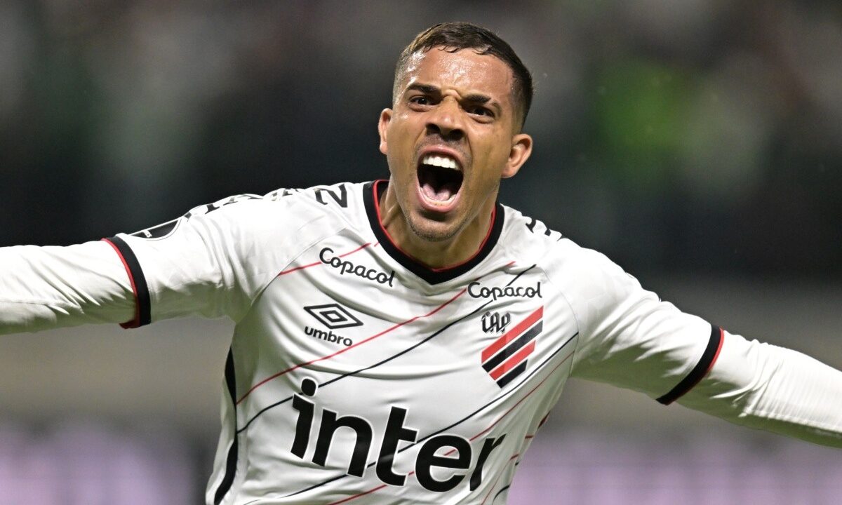 Ex-Athletico e Galo, David Terans negocia retorno ao futebol brasileiro