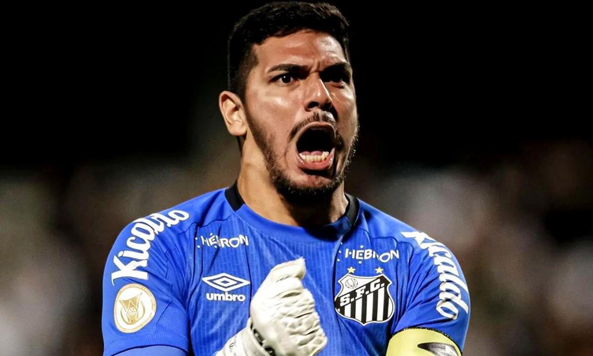 Gigante brasileiro sonda e pode tirar o goleiro João Paulo do Santos