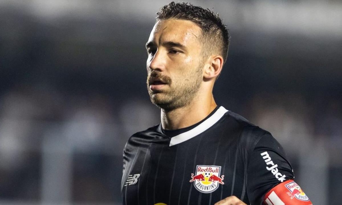 Após De La Cruz, Flamengo está muito próximo de fechar com Léo Ortiz