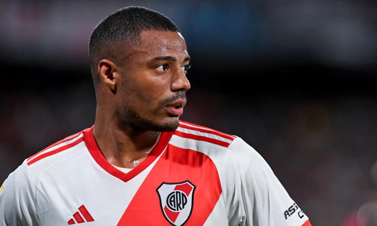 Flamengo sinaliza pagar multa de De La Cruz e River admite saída do meia
