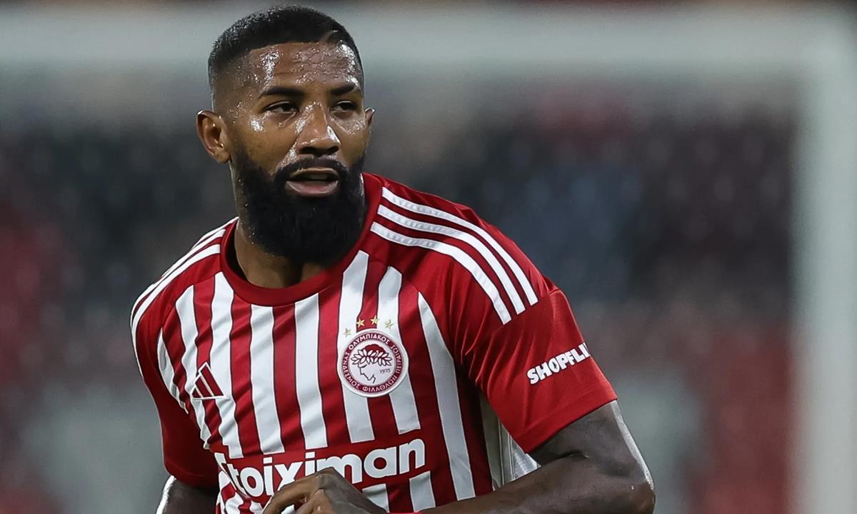 Em alta no Olympiacos, Rodinei analisa proposta para voltar ao Brasil