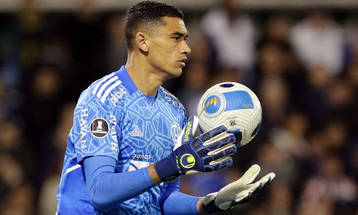 Botafogo busca contratação do goleiro Santos como substituto de Perri