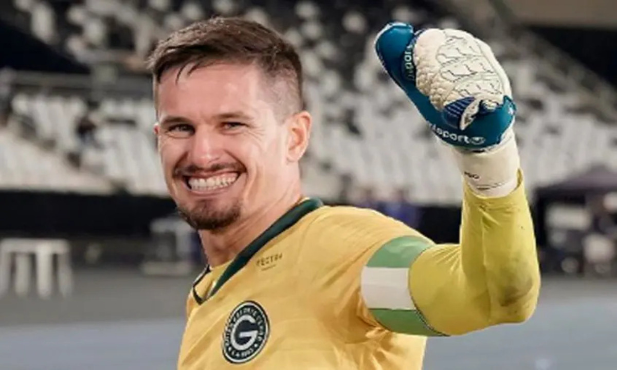 Ídolo do Goiás, goleiro Tadeu se aproxima de ser reforço do Santos