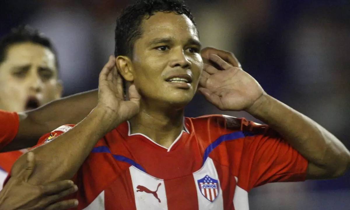 Ex-Milan e artilheiro na Colômbia, Carlos Bacca é oferecido ao Athletico