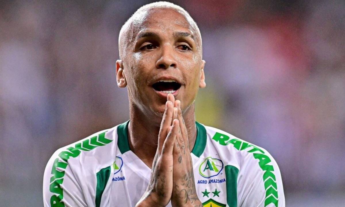 Corinthians inicia negociações com o atacante Deyverson, do Cuiabá