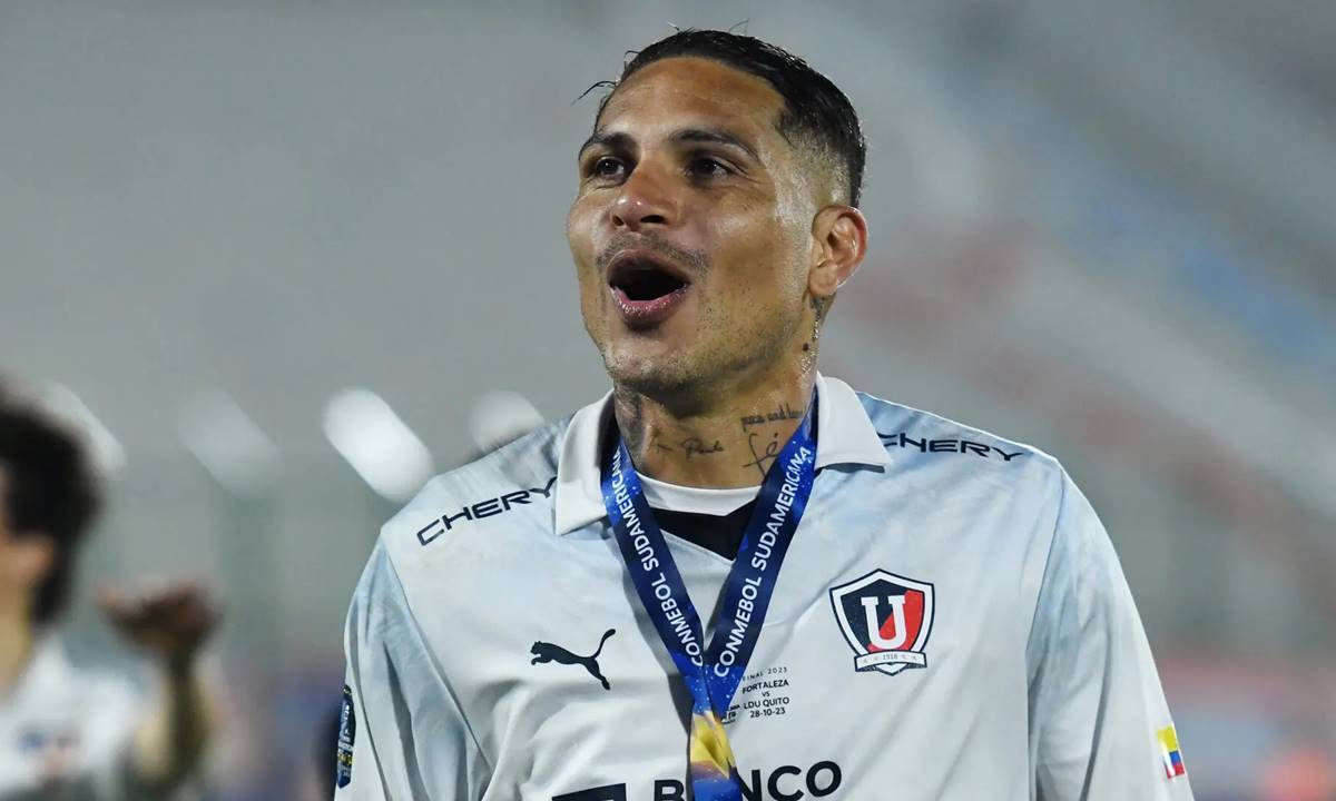 Livre no mercado, Paolo Guerrero se aproxima de retorno ao Brasileirão