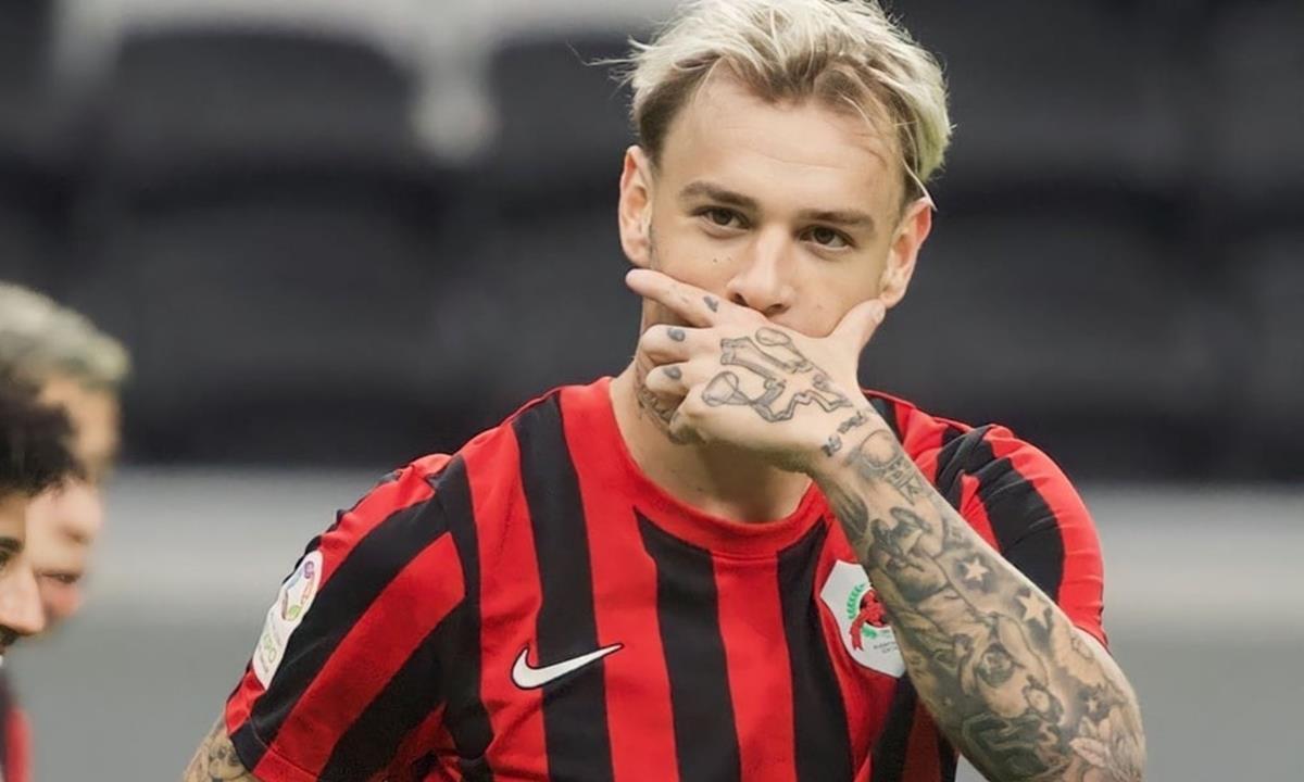 Especulado em Corinthians e Grêmio, Róger Guedes fala sobre volta ao Brasil