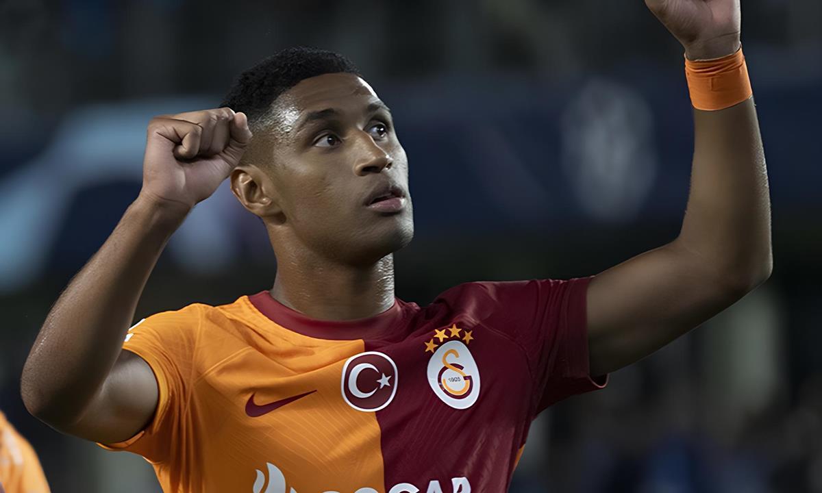 Flamengo e Palmeiras travam disputa pelo atacante Tetê, do Galatasaray
