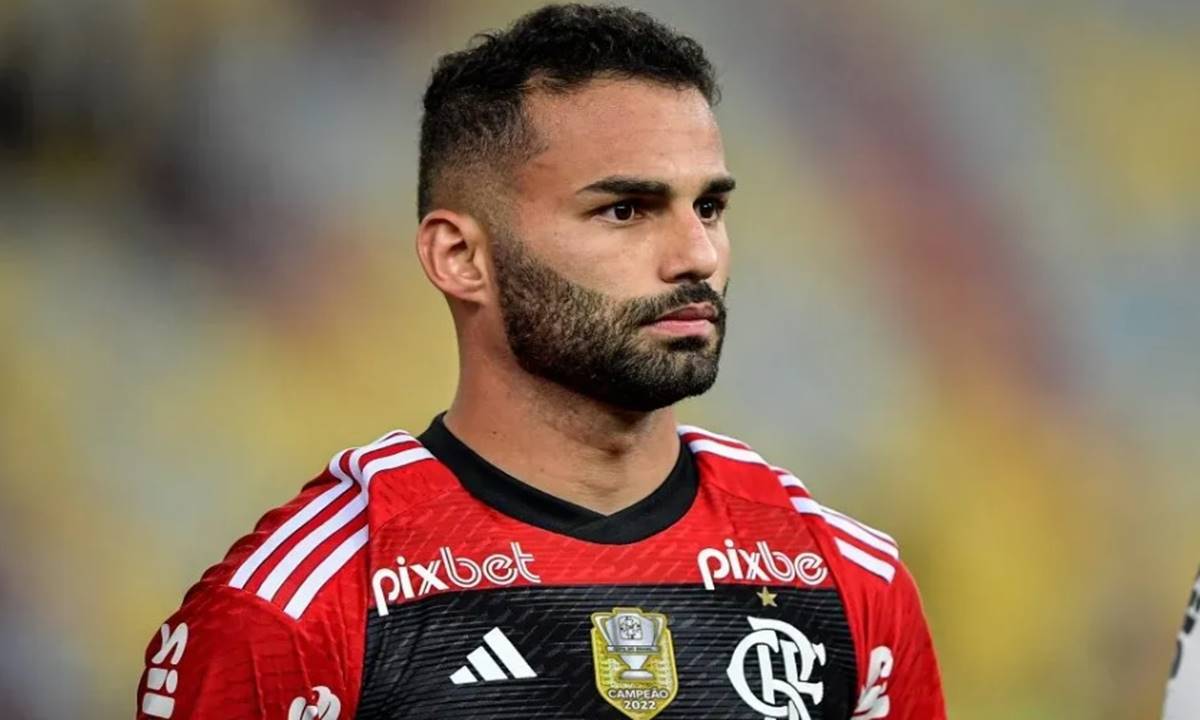Corinthians acerta a contratação do volante Thiago Maia, do Flamengo