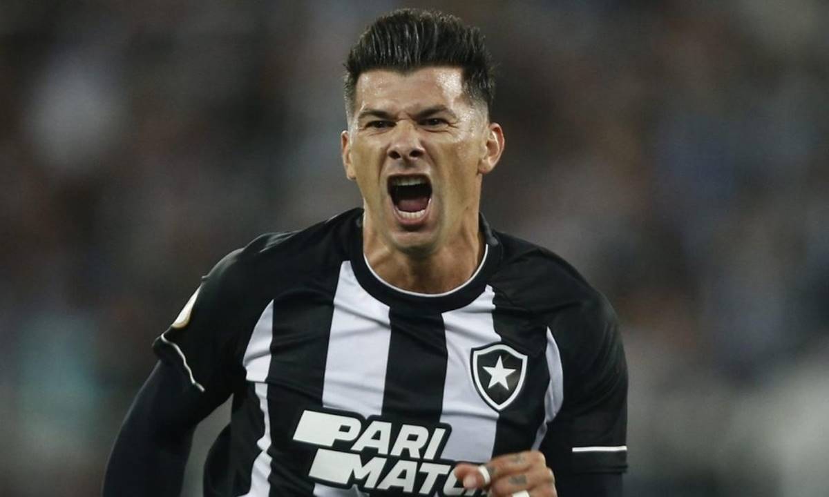 Victor Cuesta acerta saída do Botafogo e destino pode ser o Bahia