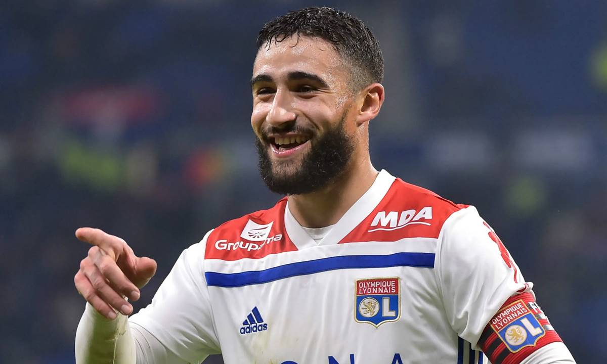 Flamengo abre negociações para contratar o meia francês Nabil Fekir