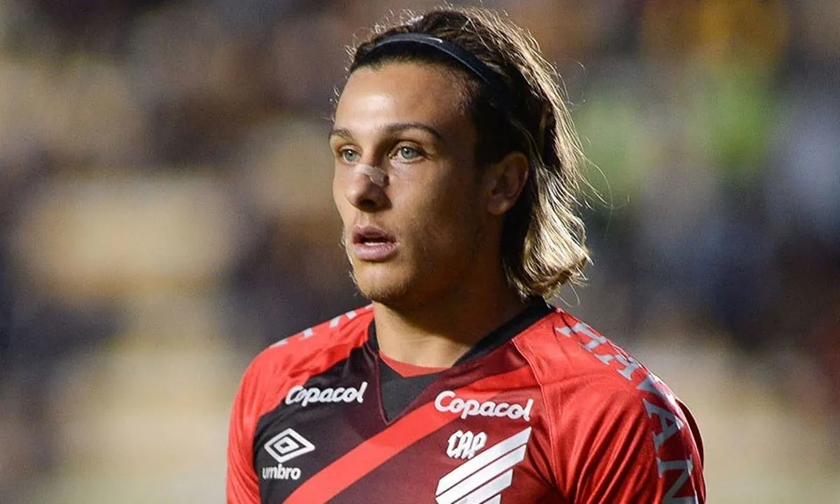 Vasco negocia com uruguaio Agustín Canobbio, artilheiro do Athletico