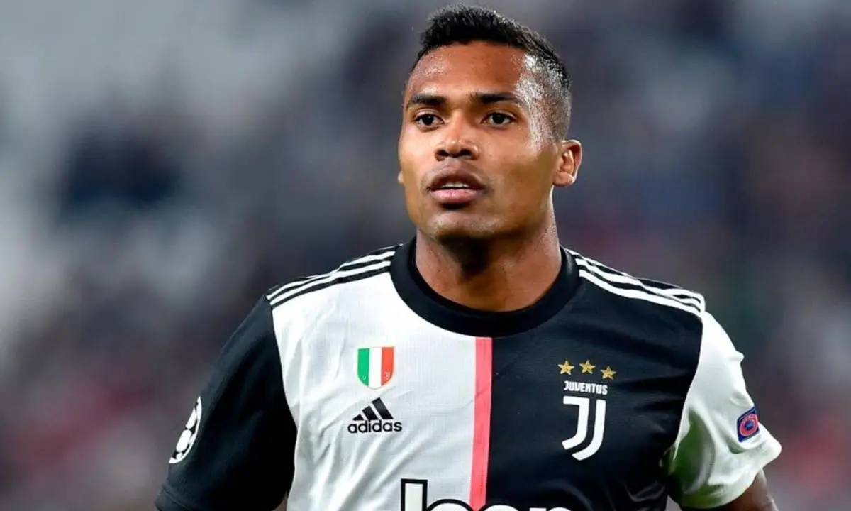 Jornalista revela chances de Alex Sandro acertar com o Corinthians