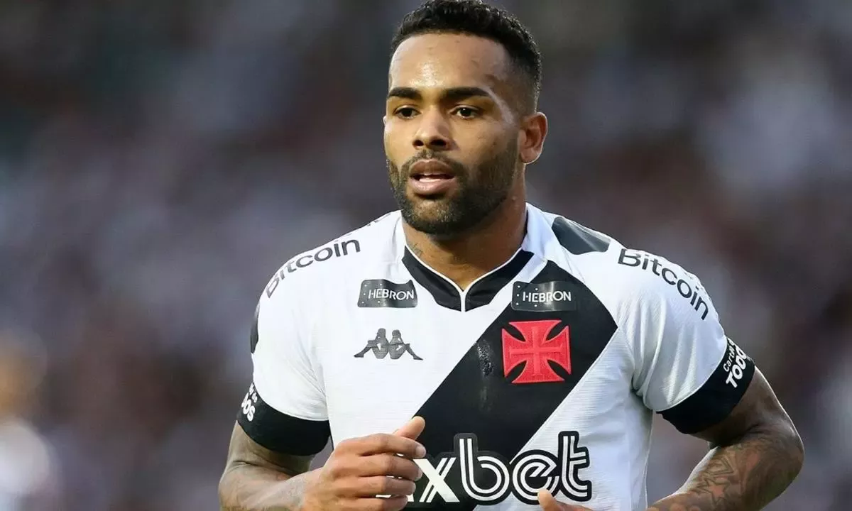 Livre no mercado, Alex Teixeira encaminha acerto com clube brasileiro