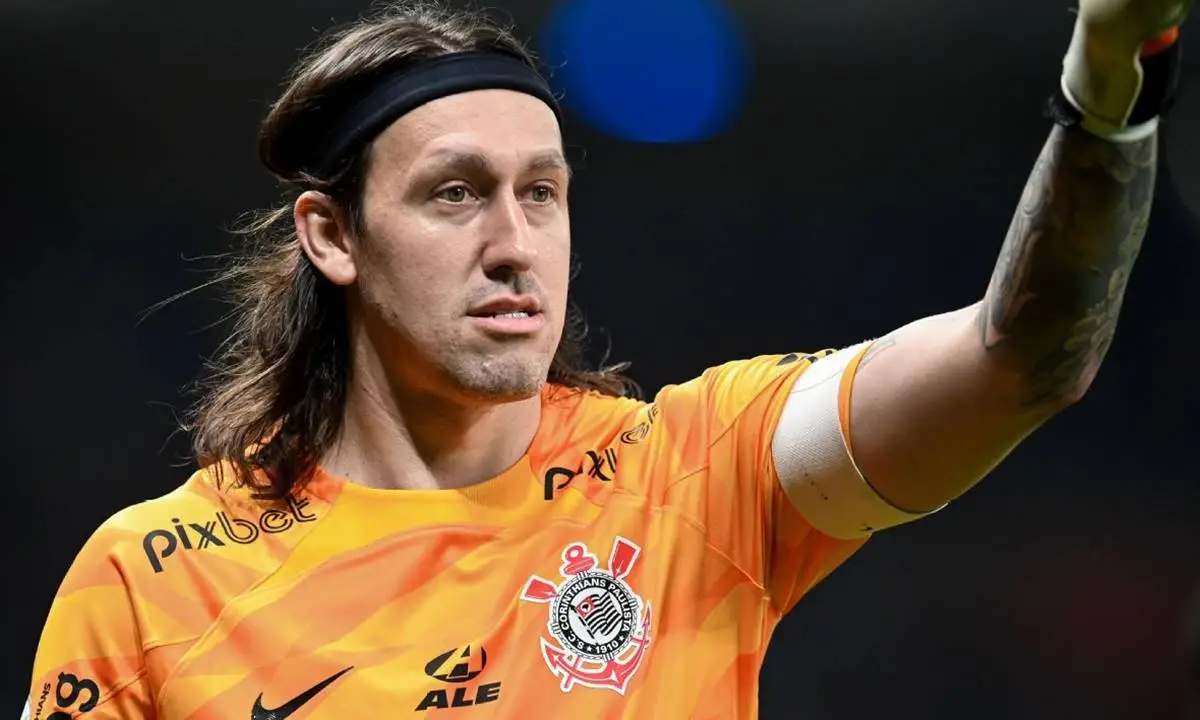 Cássio reconhece má fase, desabafa e considera sair do Corinthians
