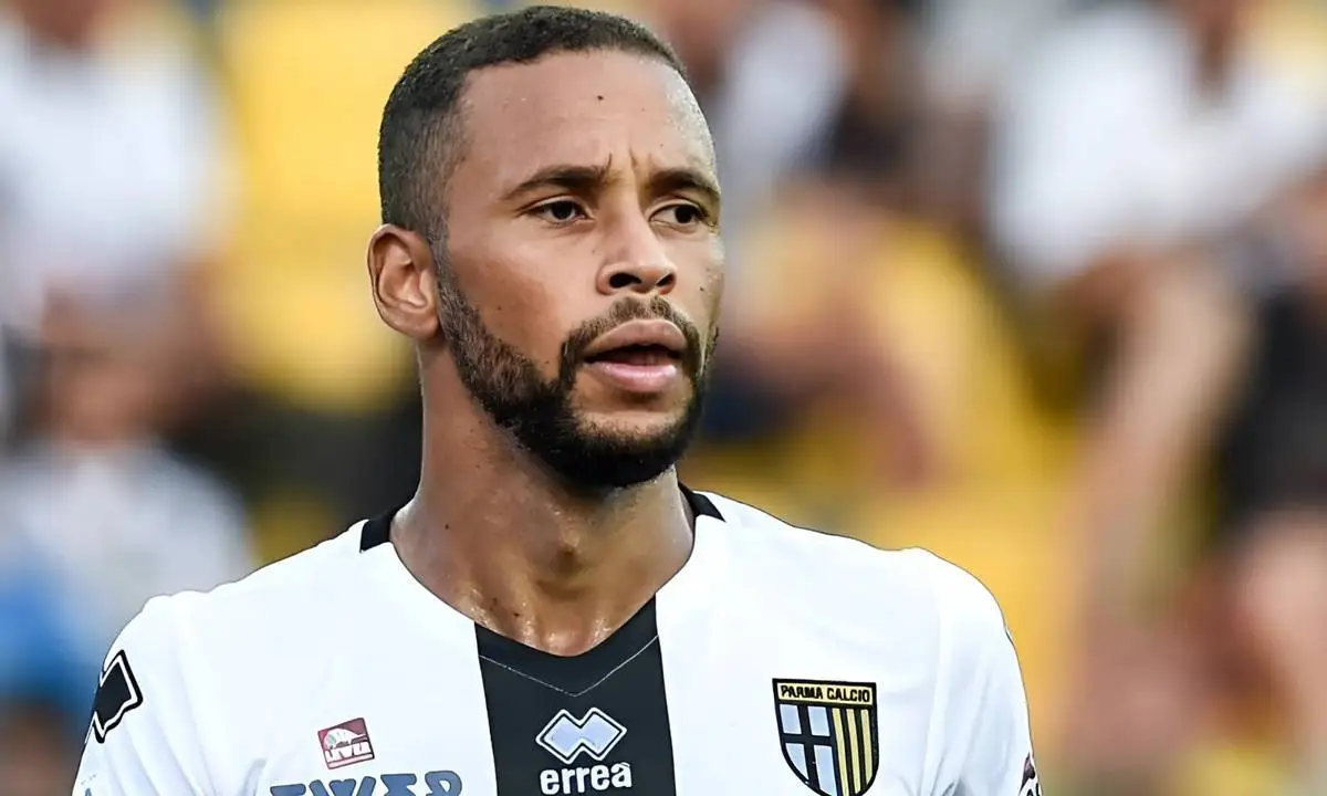 Corinthians encaminha a contratação do meia Hernani, do Parma-ITA