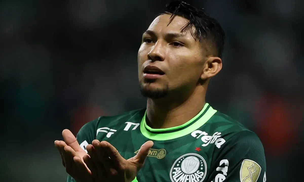 Grêmio monitora e pode tentar tirar o atacante Rony do Palmeiras