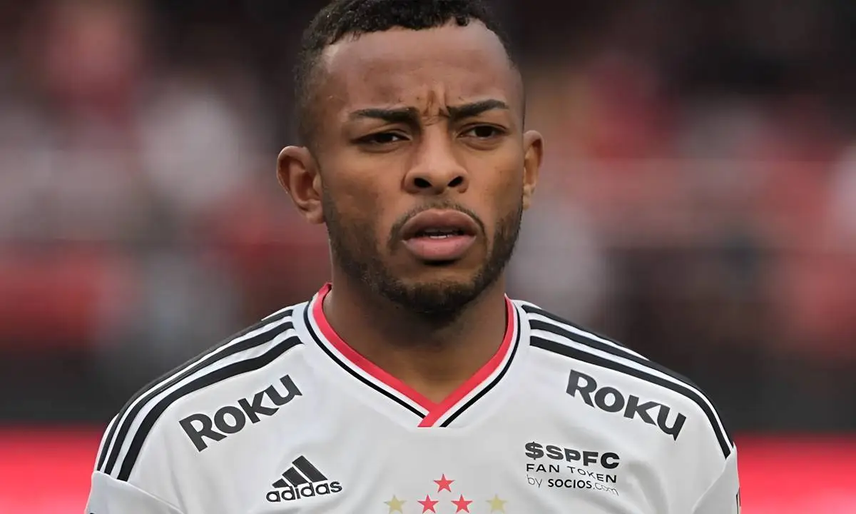 Corinthians monitora o lateral Welington e liga alerta no São Paulo