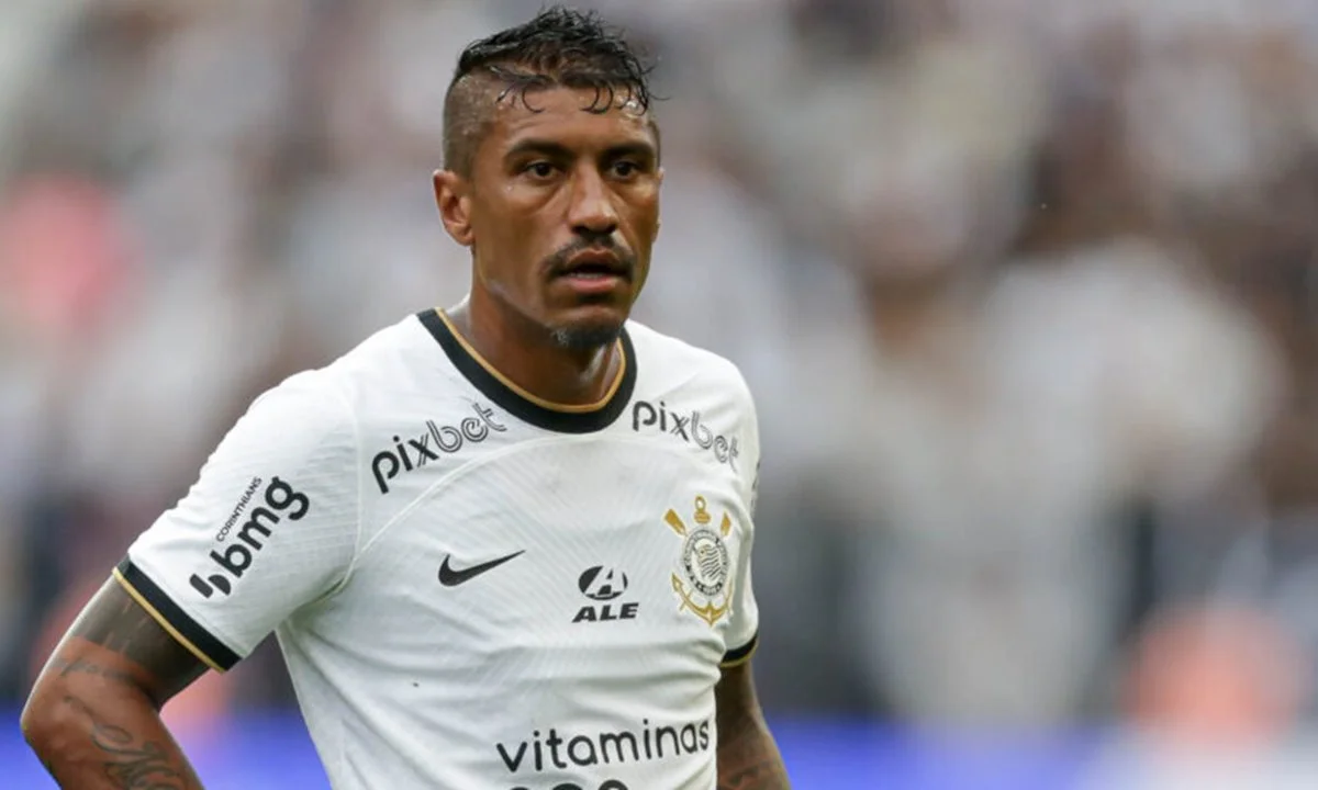 Paulinho recebe consulta e pode trocar o Corinthians por clube rival